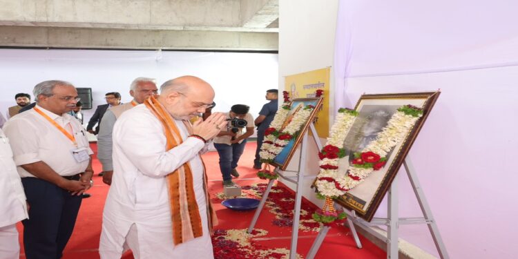 Amit Shah and Bhupendra Patel Lay Foundation Stone of Tribhuvan Cooperative University Revolution to come in Cooperative Sector | Amit Shah Visit Gujarat: Amit Shah and Bhupendra Patel laid the foundation stone of Tribhuvan Cooperative University, will bring revolution in the cooperative sector! , News Track in Hindi