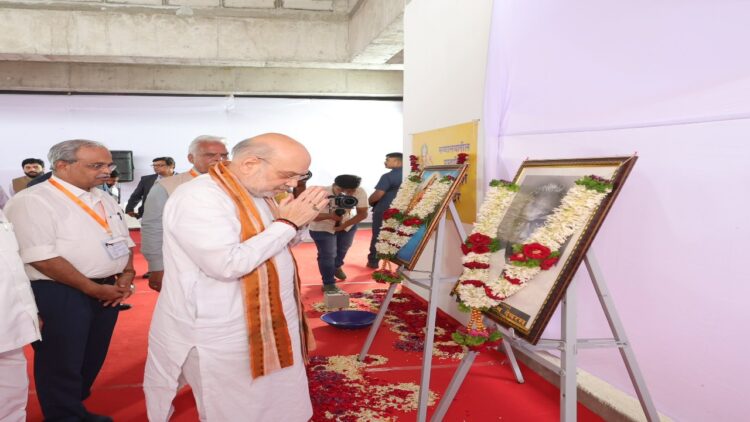 Amit Shah and Bhupendra Patel Lay Foundation Stone of Tribhuvan Cooperative University Revolution to come in Cooperative Sector | Amit Shah Visit Gujarat: Amit Shah and Bhupendra Patel laid the foundation stone of Tribhuvan Cooperative University, will bring revolution in the cooperative sector! , News Track in Hindi