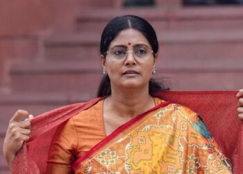 Apna Dal Anupriya Patel Demotes Husband Ashish Patel Third Number in Party from Working President | Anupriya patel apna dal s, apna dal s internal conflict | Ashish Patel Removed From Post, Apna Dal S Organizational Reshuffle | Such an announcement of Anupriya Patel, 'rites' of the post at home! Husband to number-3; 'Nata new' played in politics. News Track in Hindi