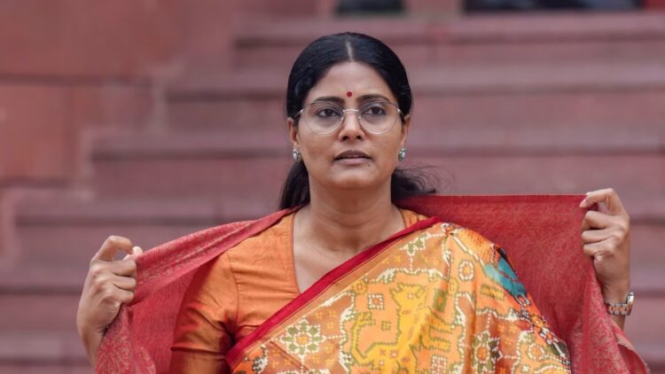 Apna Dal Anupriya Patel Demotes Husband Ashish Patel Third Number in Party from Working President | Anupriya patel apna dal s, apna dal s internal conflict | Ashish Patel Removed From Post, Apna Dal S Organizational Reshuffle | Such an announcement of Anupriya Patel, 'rites' of the post at home! Husband to number-3; 'Nata new' played in politics. News Track in Hindi