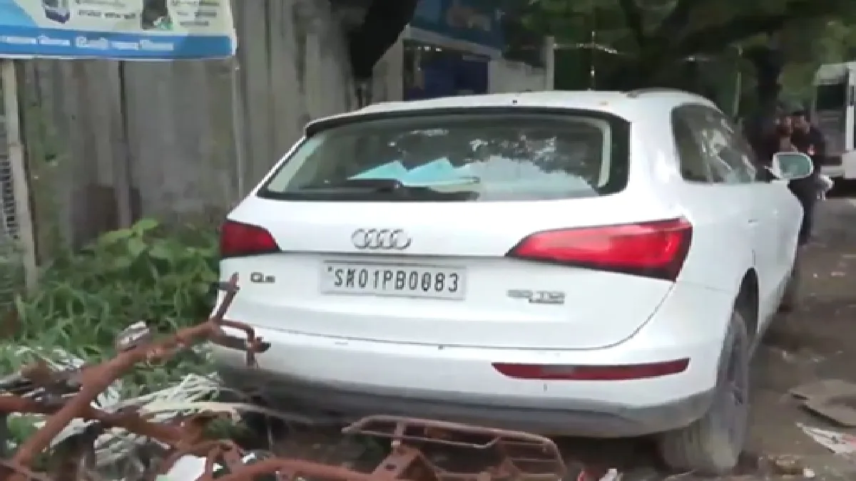 Audi Driver Crush People in Delhi: A person driving Audi at a high speed in Vasant Vihar, Delhi crushed five people, drunken pavement car, an intoxicated with liquor aDi driver crush five people in Vahar of delhi