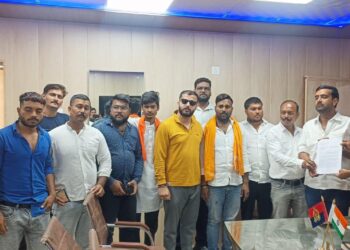 BJP Leader Told Akhilesh Yadav and Sp Workers Danger for Life Lodged Complaint in Hazratganj Police Station | , BJP leader told Akhilesh Yadav and SP workers in danger of life! Said- 'Reiki is happening outside the house', complaint given in Hazratganj police station. News Track in Hindi