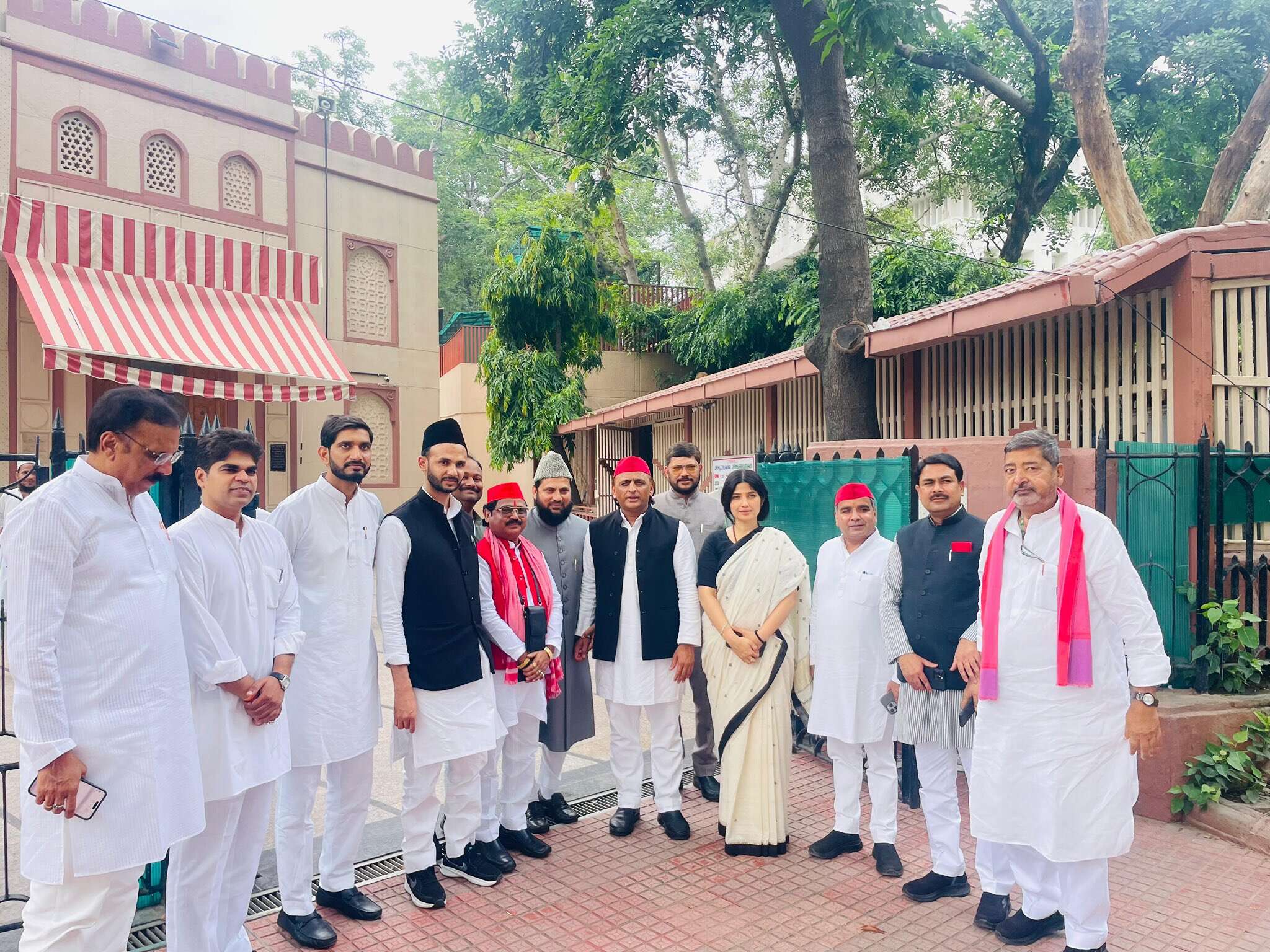 मस्जिद में सपा सांसदों की बैठक पर भड़की BJP कहा -