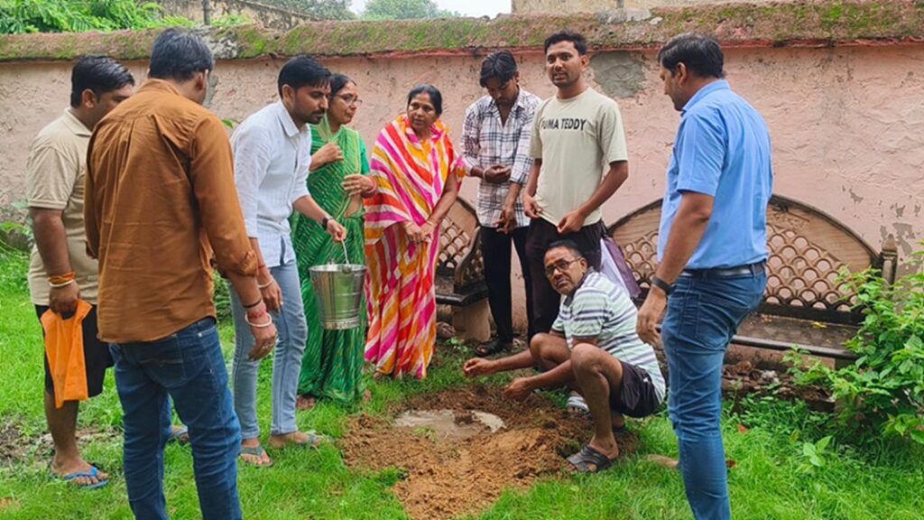 BJYM activists planted trees on the first Monday of Sawan in Dausa