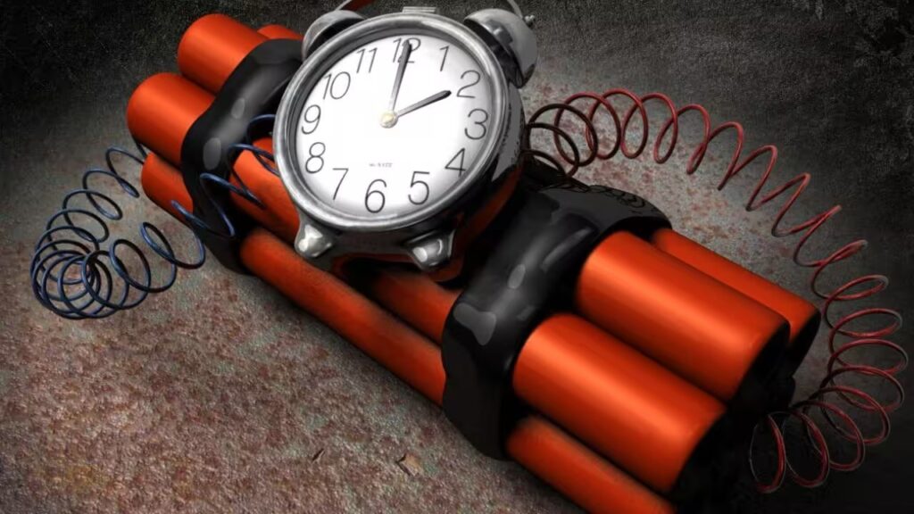 Bangalore Bomb Threat | Bomb Threat Emails Sent to About 40 Private Schools in Bengaluru | Bengaluru Schools Bomb Alert | Delhi school bomb scare | Bomb Threat India 2025 | School Security Alert | Bangalore Police Investigation | Bengaluru also in danger after Delhi! 40 schools got stirred by bomb threats. News Track in Hindi