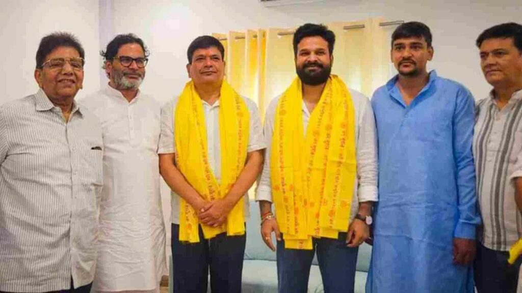 Bhojpuri Star Ritesh Pandey and EX-PS JOIN Prashant Kishorâ € ™ S Jan Suraj, Shake Up Bihar Politics | 'Hello Kaun' alliance of Bhojpuri Star and IPS officer! Prashant Kishore played such a game that Lalu-Nitish shaken politics. News Track in Hindi