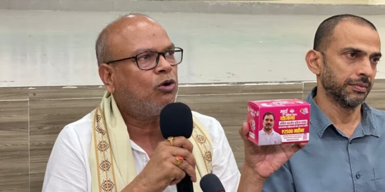 Bihar Election 2025 | Congress will distribute sanitary pads in bihar | Rahul Gandhi Photo on the Pad Cover | Congress Strategy | Menstrual Health Initiative | 'Pad Politics' started in Bihar! Free sanitary pads to 5 lakh women ... and Rahul Gandhi's photo on the packet created a stir. News Track in Hindi