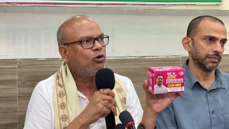 Bihar Election 2025 | Congress will distribute sanitary pads in bihar | Rahul Gandhi Photo on the Pad Cover | Congress Strategy | Menstrual Health Initiative | 'Pad Politics' started in Bihar! Free sanitary pads to 5 lakh women ... and Rahul Gandhi's photo on the packet created a stir. News Track in Hindi