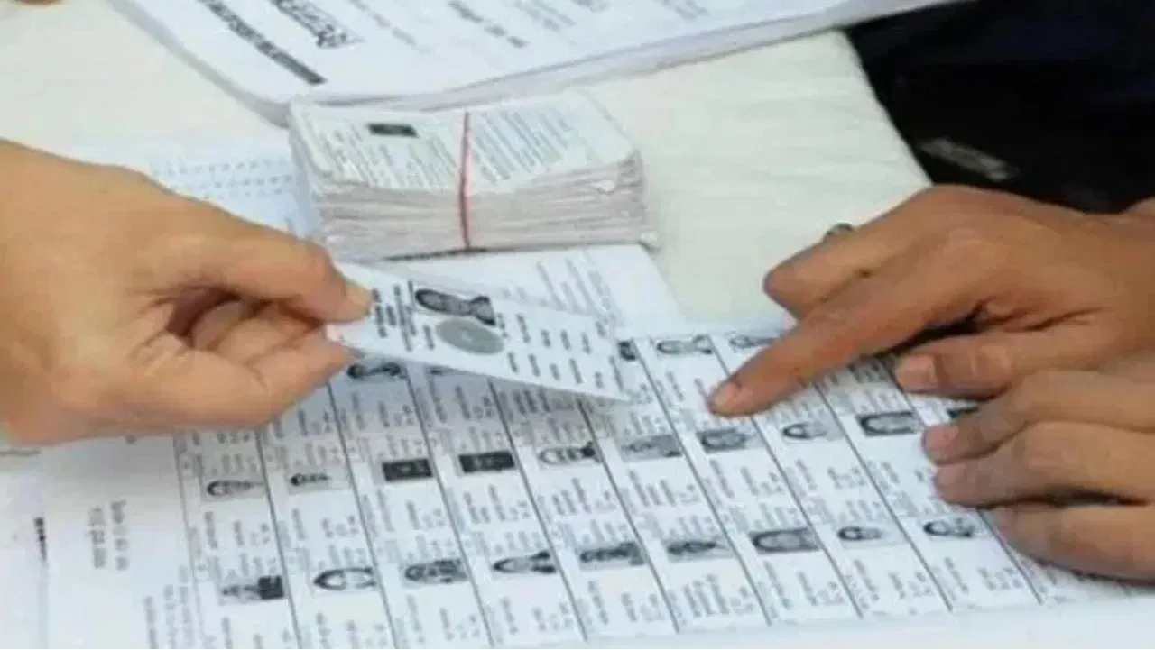 Bihar Voter List Scam 2025: EC takes Big Action AMID Fake Voter Infiltration and Political Storm | Election Commission in action! New twist in vote fight, infiltration of fake voters in Bihar, Election Commission took a big decision. News Track in Hindi