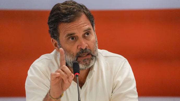 Bombay High Court Rejects Petition Rahul Gandhi Savarkar Remarks Controversy | Rahul Gandhi Savarkar Remarks | Bombay High Court Dismisses Petition | Rahul Gandhi Petition Rejected | Savarkar Controversy Rahul Gandhi | 'When he became Prime Minister ...' High Court heard Rahul Gandhi's prediction; Know what is the whole issue. News Track in Hindi