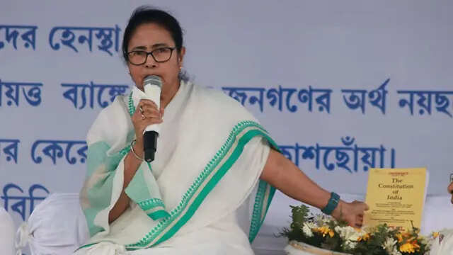 CM Mamta on the road to 'discriminate' from Bengalis amid heavy rains, attacked central government