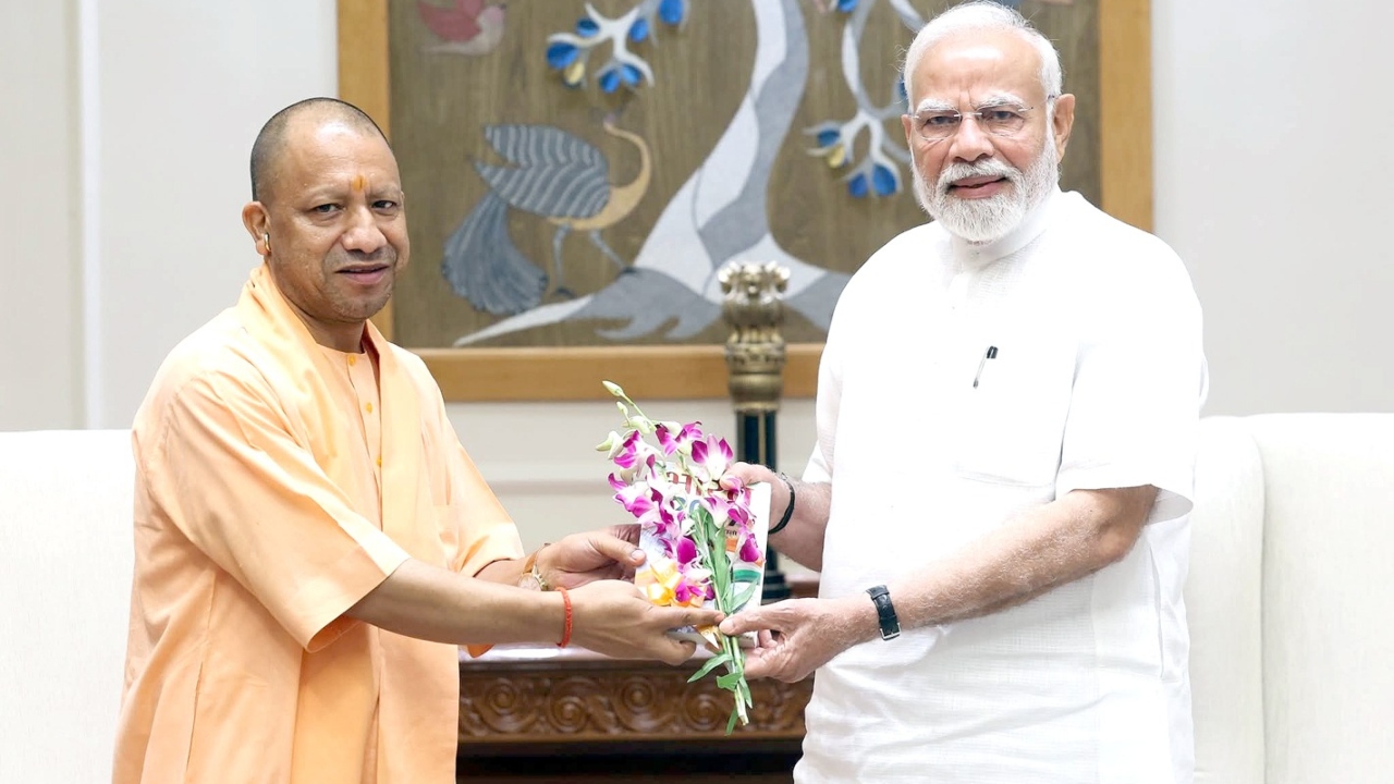 CM Yogi- PM Modi Meeting | CM Yogi Met PM Modi Major Changes Ahead in Up | UP CM-PM Meeting News | Newstrack Samachar | CM Yogi- PM Modi Meeting: Politics once again overheat on Yogi-Modi's meeting! What is the matter of this meeting? , News Track in Hindi