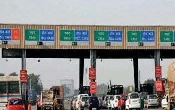 केंद्र ने पुल, फ्लाईओवर, सुरंग वाले राजमार्गों के लिए टोल रेट्स में 50 प्रतिशत तक की कटौती की