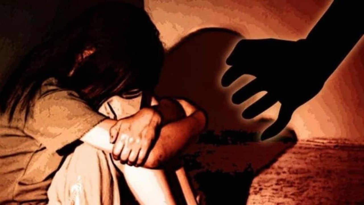 Class 9 Student Three Months Pregnant | School Principal Cruelty Exped After Periods Miss in Andhra Pradesh | Class 9 Girl Pregnant in Andhra Pradesh | Class nine student turned out to be 'three months pregnant', the school principal was busted when he was missed by periods. News Track in Hindi