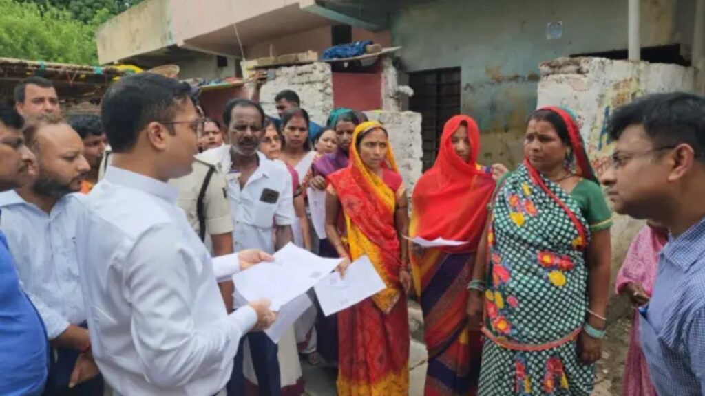Controversy Deepens in Voter List Before Bihar Elections 35 Lakh Peoples Cancelled | More than 35 lakh people will get votes, dispute in voter list case before Bihar elections deepened. News Track in Hindi