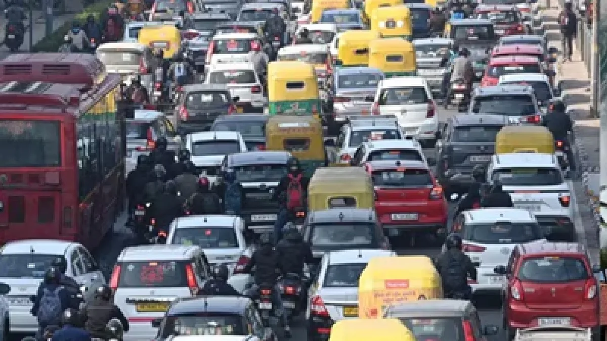 Delhi Eol Vehicles Issue: The order not to fuel the old vehicles in Delhi is currently postponed, from November 1, the rules will be applicable in five districts of NCR including the capital, order to not give fuel to old vehicles in delhi has been suspended for no, Districts of NCR Including The Capital from November 1