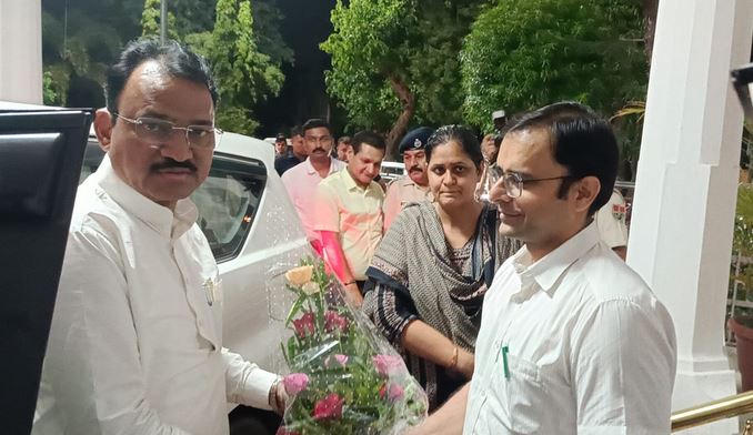 Deputy Chief Minister Dr. Premchand reached Udaipur, public representatives and officials welcomed
