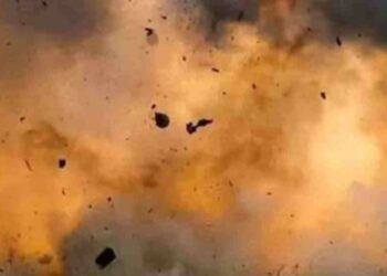 Desi Bomb Blast in Bengal Deserted House Burnt Body was found amidst smoke and ashes | Kolkata Bomb Blast | Burdwan bomb explosion | West Bengal Bomb News | , Orgy of 'Desi Bomb' in Bengal! People shivered with a loud explosion in a deserted house, the burnt corpse found between smoke and ash. News Track in Hindi
