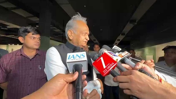 Gehlot's hymn targeted the Lal government: He said- Why is Gandhi's message not promoted in the atmosphere of violence and violence?