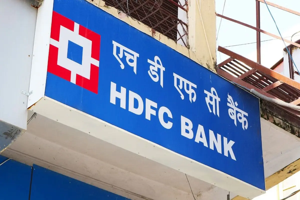 HDFC Bank in UAE on charges of selling risky investment bonds