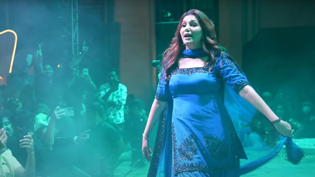 Haryanvi Song: पानी छलके 2 में Sapna Choudhary का धमाकेदार डांस, नोएडा में छाया नया हरियाणवी गाना