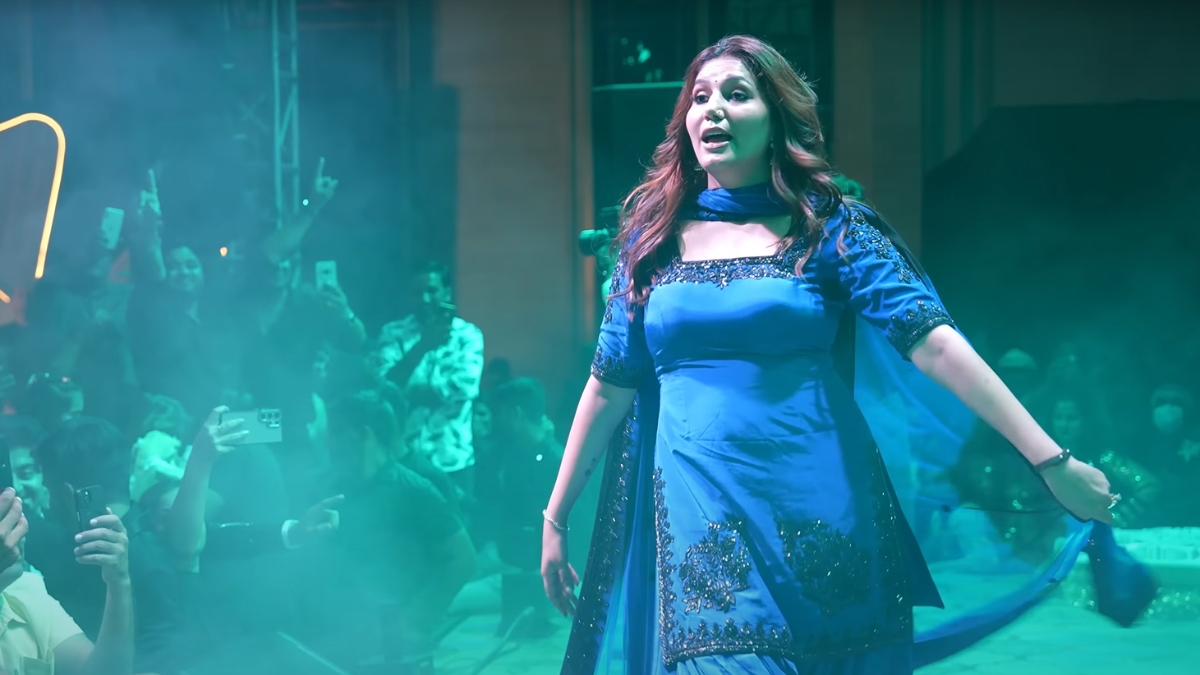 Haryanvi Song: पानी छलके 2 में Sapna Choudhary का धमाकेदार डांस, नोएडा में छाया नया हरियाणवी गाना