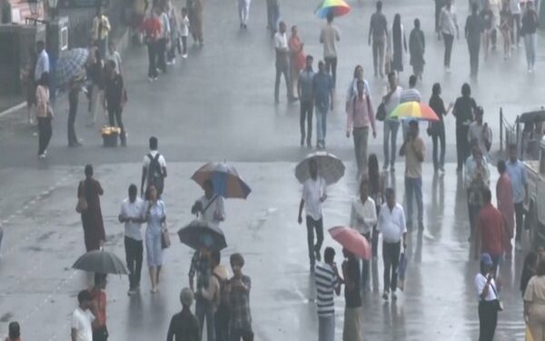 Himachal Pradesh: 10 people died due to cloudburst and sudden floods in Mandi, 34 missing