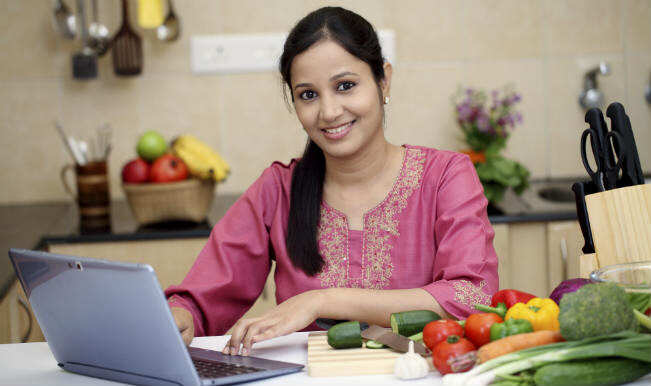 घर बैठे बिजनेस शुरू करना चाहती हैं हाउसवाइव्स? वीडियो में देखे किन 5 बड़ी समस्याओं से होती हैं परेशान और उनके आसान समाधा