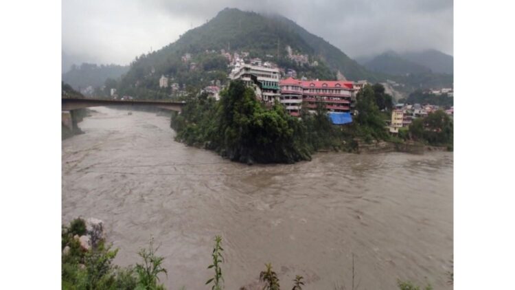In Himachal Pradesh, the death toll due to monsoon was 75, out of which 45 died due to rain and 288 were injured
