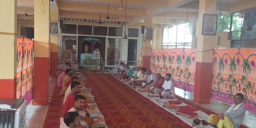 In the month of Sawan, the question of Mahamrityunjaya is being held in Baba Dham Pachewar