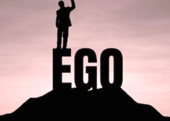 कहीं आपका आत्मगौरव अहंकार तो नहीं बन रहा? वीडियो में जाने कैसे एक सकारात्मक भावना बन जाती है विनाशकारी अहंकार