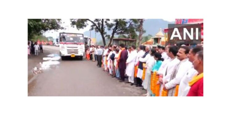 Jammu and Kashmir: Lieutenant Governor Manoj Sinha flagged off the first batch of Amarnath Yatra pilgrims