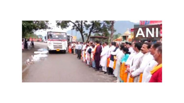 Jammu and Kashmir: Lieutenant Governor Manoj Sinha flagged off the first batch of Amarnath Yatra pilgrims