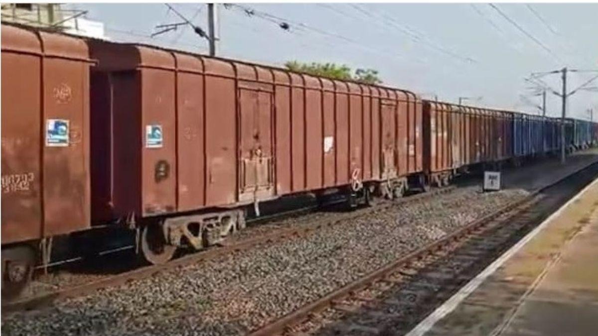 Kathua Train Derailment | Goods Train Derailed Near Kathua | The Accident Happy DAMAGE to Damage to the Railway Track | Mal Train Derael near Kathua, accident caused by railway track being damaged. News Track in Hindi