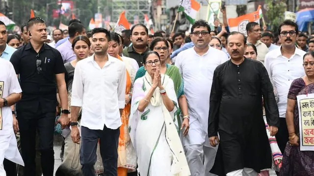 Mamta Banerjee's protest march in Kolkata: BJP ruled states erupted on custody of Bengali laborers