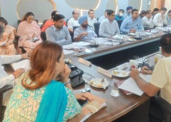 Manish Tiwari directed central schemes review, slum rehabilitation and dump removal