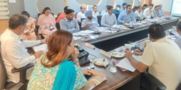 Manish Tiwari directed central schemes review, slum rehabilitation and dump removal