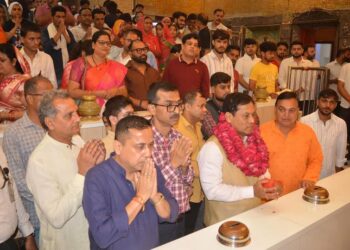 Minister Sarbananda Sonowal came to Salasar, visited Balaji temple and offered prayers