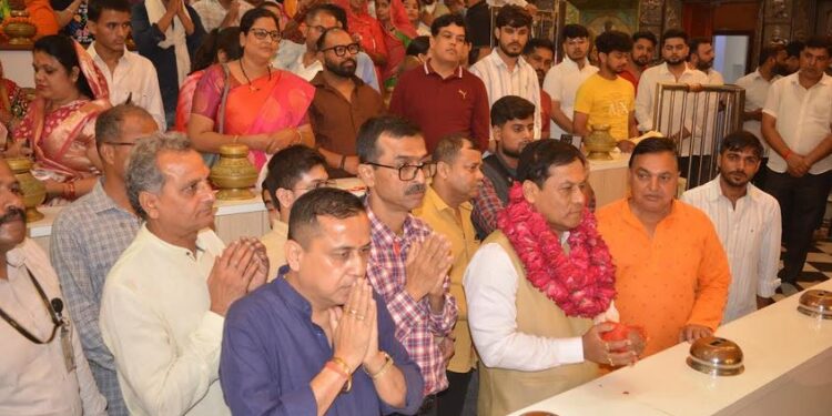 Minister Sarbananda Sonowal came to Salasar, visited Balaji temple and offered prayers