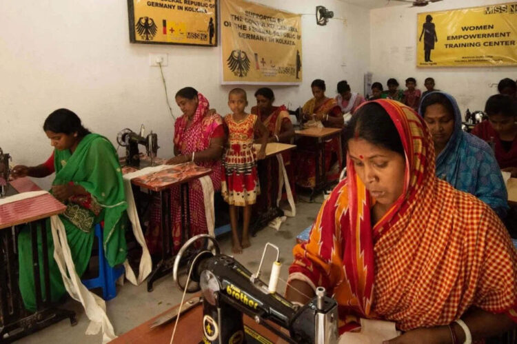 कम खर्च में ज्यादा मुनाफा! ये छोटे-छोटे काम अनपढ़ महिलाओं को बना रहे हैं आत्मनिर्भर, लीक्ड फुटेज में देखे पूरी लिस्ट 