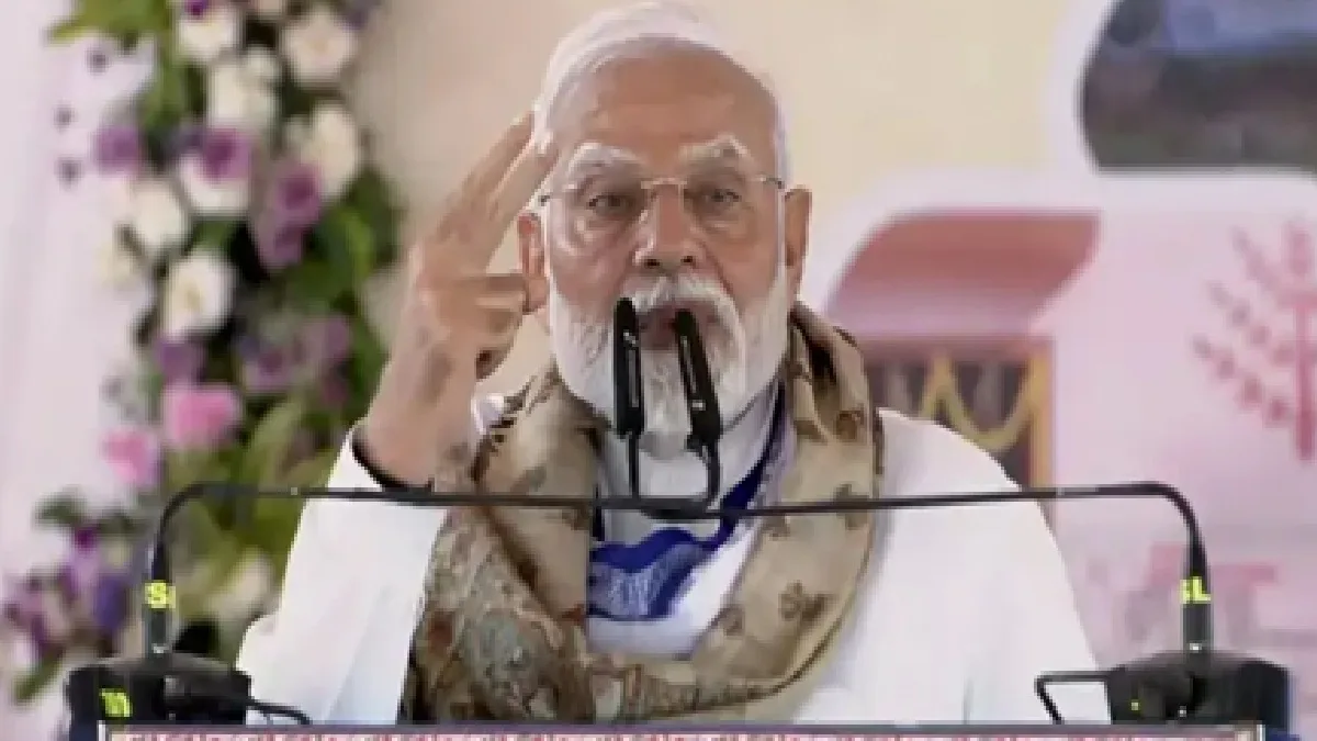 Narendra Modi at Motihari: PM Narendra Modi gave the gift of development projects worth Rs 7,200 crore to Bihar, rained on Congress-RJD,
