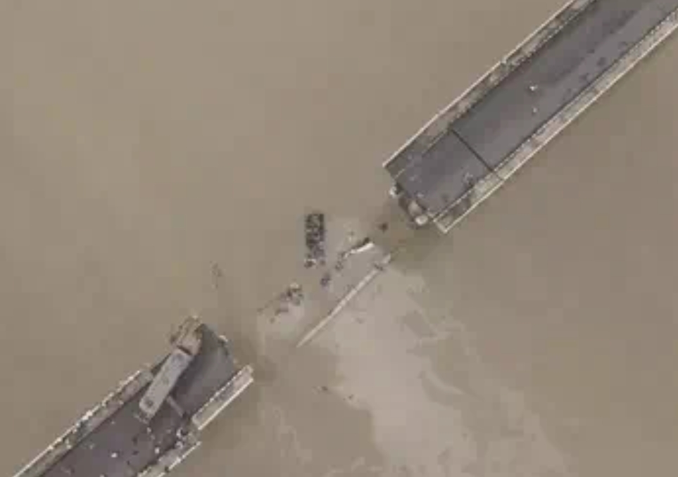 Number of people killed in Gujarat bridge accident increased to 15, rescue operations still continue