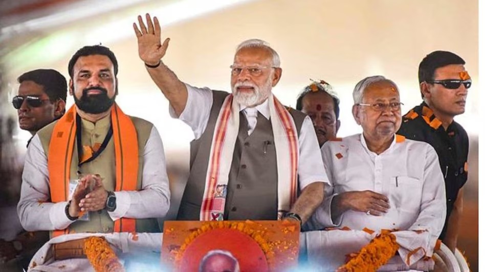 PM Modi Bihar Visit | PM Modi Bihar Visit Mastestroke 7217 Crore | 217 Crore Development Projects | BJP 2025 Election Strategy | Bihar Lok Sabha Seats | Modi Masterstroke Bihar | July 18, PM Modi Visit to Bihar, Will Start 'Mission Champaran' | PM Modi Bihar Visit: PM Modi's big gift to Bihar! 7217 crore schemes launched, Nitish said- free electricity to all! , News Track in Hindi