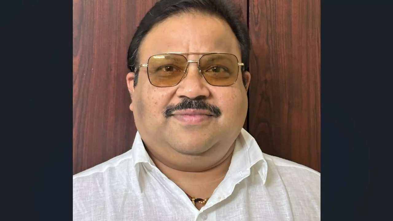 Politician Mk Vishnu Prasad | Politician Mk Vishnu Prasad Biography | Politician Mk Vishnu Prasad Lifestyle | Politician Mk Vishnu Prasad Early Life | Politician Mk Vishnu Prasad Education | Politician Mk Vishnu Prasad Family | Mk Vishnu Prasad Political Career | Newstrack Hindi News | Now the new star shines in the politics of Tamil Nadu from Samaj Sevi Doctor Saheb - MK Vishnu Prasad. News Track in Hindi