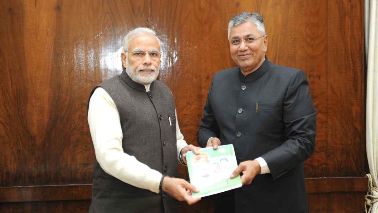 Politician pp choudhary | Politician pp choudhary biography | Politician pp choudhary lifestyle | Politician PP Choudhary Early Life | Politician PP Choudhary Education | Politician pp choudhary family | PP Choudhary Political Career | Newstrack Hindi News | Know who is P.P. Chaudhary | News Track in Hindi