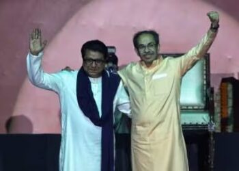 Raj Theckere and uddhav thackeray reunite impact in Maharashtra Politics | Raj and Uddhav Theckeray Form a Political Alliance | Maharashtra's Three-Language Policy | Comeback of Thackeray Baders! A new count of throat, solidarity or electoral mathematics found on the old stage after 20 years? , News Track in Hindi