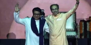 Raj Theckere and uddhav thackeray reunite impact in Maharashtra Politics | Raj and Uddhav Theckeray Form a Political Alliance | Maharashtra's Three-Language Policy | Comeback of Thackeray Baders! A new count of throat, solidarity or electoral mathematics found on the old stage after 20 years? , News Track in Hindi