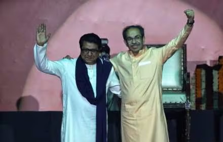 Raj Theckere and uddhav thackeray reunite impact in Maharashtra Politics | Raj and Uddhav Theckeray Form a Political Alliance | Maharashtra's Three-Language Policy | Comeback of Thackeray Baders! A new count of throat, solidarity or electoral mathematics found on the old stage after 20 years? , News Track in Hindi