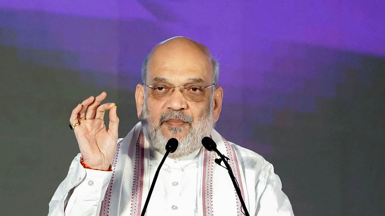 Ranchi Political News, Hemant Soren Amit Shah Meeting, Eastern Zonal Council Meeting, Jharkhand CM Honors Amit Shah, Amit Shah Ranchi Visit, Hemant Soren Political Strategy, Mamata Baneryjee Minister Ranchi, Chandraima Bhattacharya Ranchi, Amit Shah Hemant Soren Handshake, Samrat Choudhary News, Bihar Deputy CM Ranchi, BJP and JMM Relations, OPPOSITION Politics India, 2026 Bengal Elections, Amit Shah Hemant Suren Chemistry, Eastern India Politics, BJP Regional Strategy, Ranchi Political Drama, Amit Shah JMM Relations, Amit Shah Political Alliances | Amit Shah in Ranchi: Political blast in Ranchi! Hemant Soren honored Amit Shah, Mamta's minister was also present. News Track in Hindi