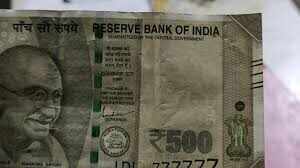 'Ruk, give 500-500 note to each policeman ...', 11 policemen burst the eye, this action happened